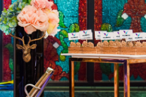 发布会现场怎么布置